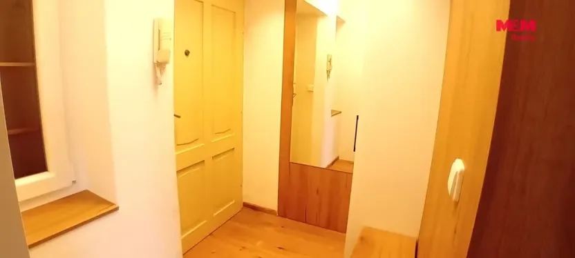 Pronájem bytu 2+kk, Dvůr Králové nad Labem, nábřeží Benešovo, 36 m2