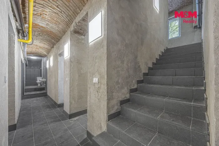 Pronájem komerční nemovitosti, Praha, Seifertova, 100 m2