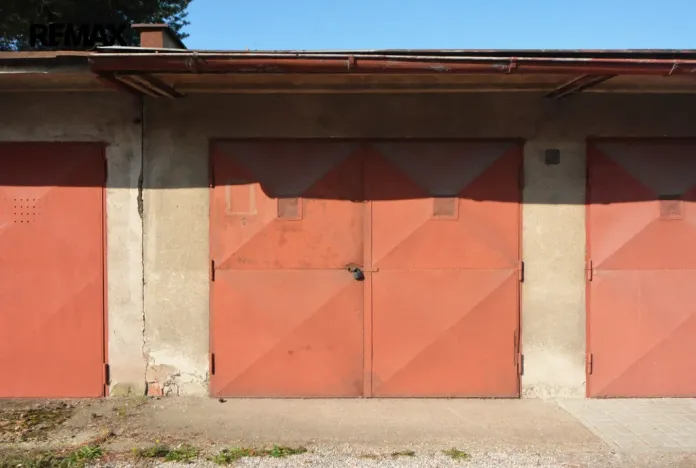 Pronájem garáže, Hradec Králové, 17 m2