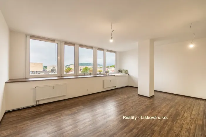 Pronájem bytu 2+kk, Ústí nad Labem - Ústí nad Labem-centrum, Velká Hradební, 70 m2