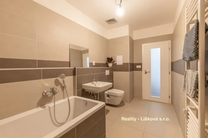 Pronájem bytu 2+kk, Ústí nad Labem - Ústí nad Labem-centrum, Velká Hradební, 70 m2