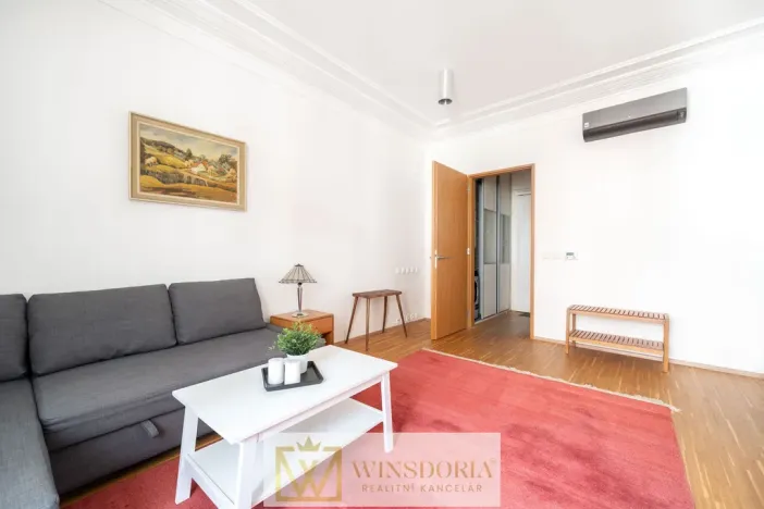 Pronájem bytu 1+kk, Praha, Eliášova, 28 m2