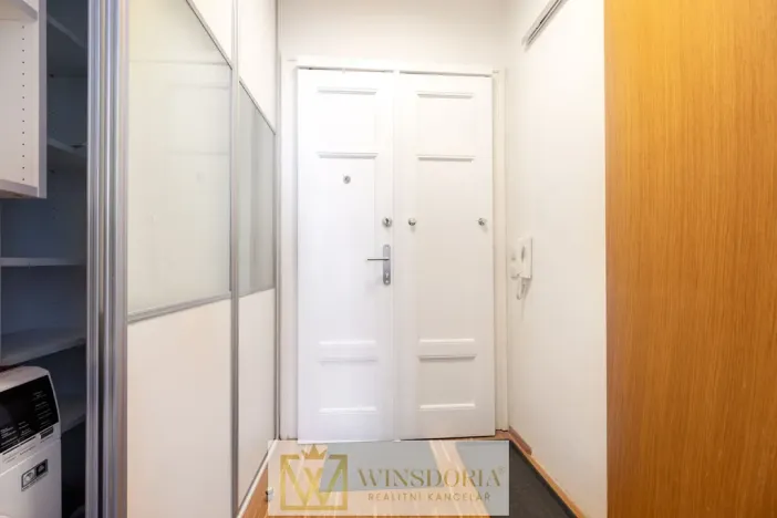 Pronájem bytu 1+kk, Praha, Eliášova, 28 m2
