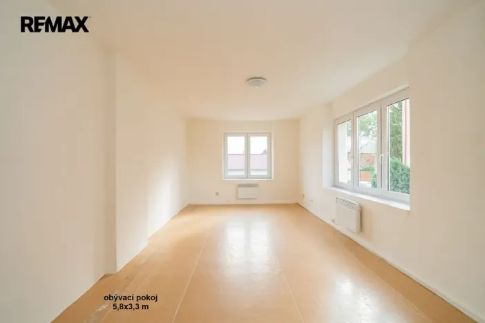 Prodej bytu 3+1, Odolena Voda - Dolínek, Náměstí Vítězslava Hálka, 77 m2
