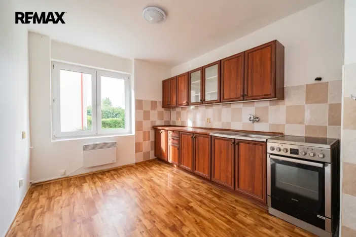 Prodej bytu 3+1, Odolena Voda - Dolínek, Náměstí Vítězslava Hálka, 77 m2
