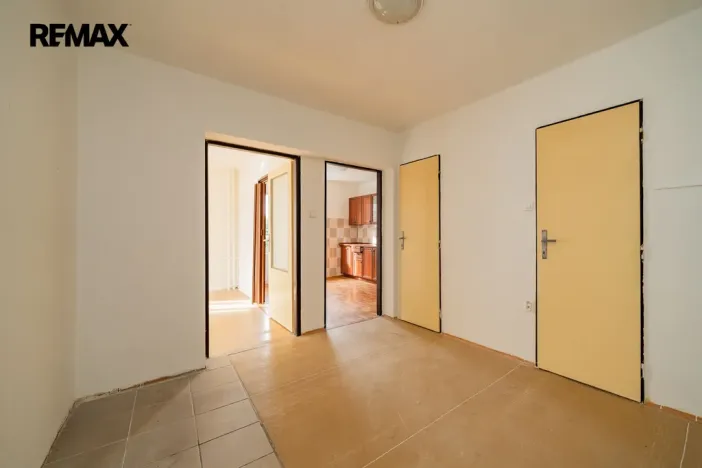Prodej bytu 3+1, Odolena Voda - Dolínek, Náměstí Vítězslava Hálka, 77 m2