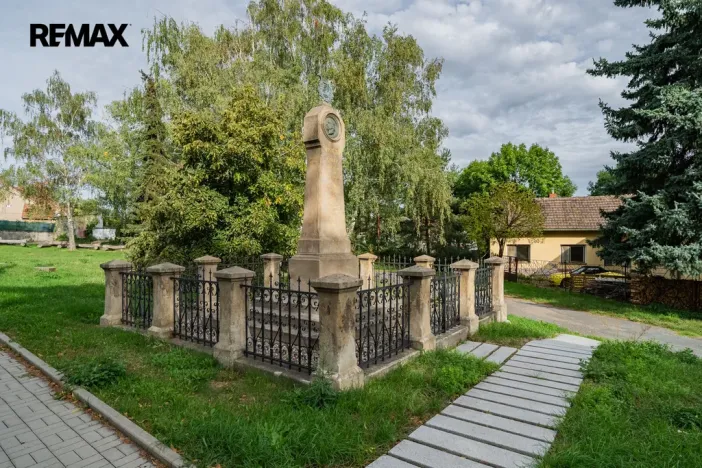 Prodej bytu 3+1, Odolena Voda - Dolínek, Náměstí Vítězslava Hálka, 77 m2