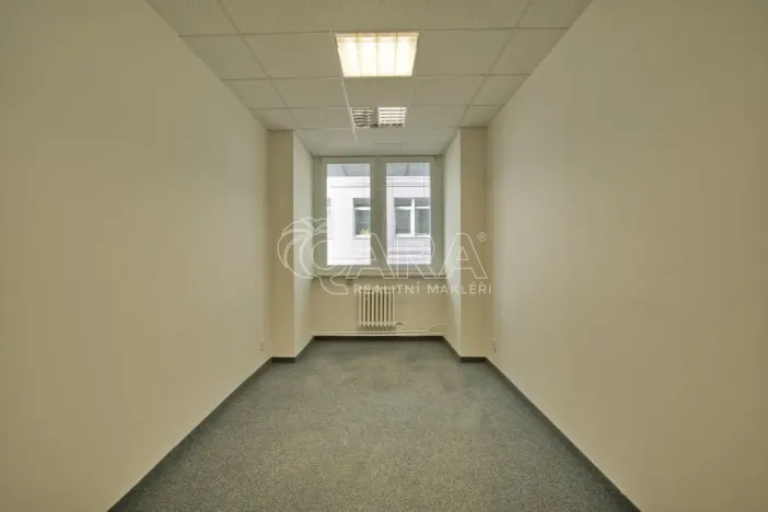 Pronájem kanceláře, Praha - Chodov, Roztylská, 650 m2