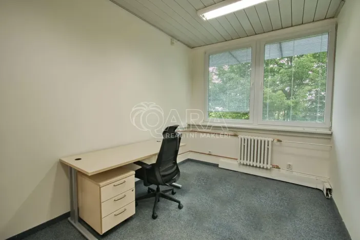 Pronájem kanceláře, Praha - Chodov, Roztylská, 650 m2