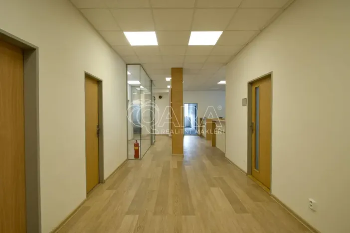 Pronájem kanceláře, Praha - Chodov, Roztylská, 650 m2