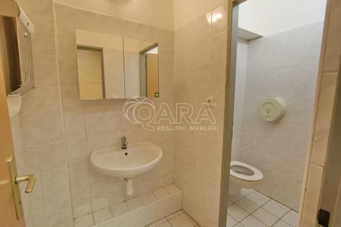 Pronájem kanceláře, Praha - Chodov, Roztylská, 650 m2