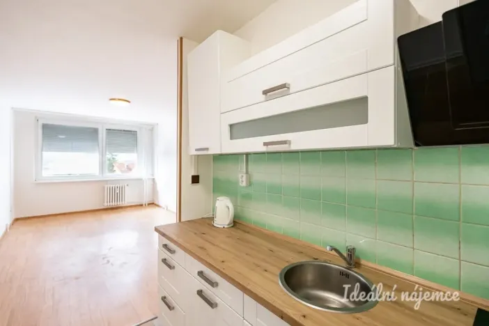 Pronájem bytu 2+kk, Praha, Lessnerova, 43 m2