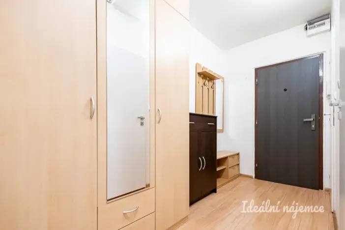 Pronájem bytu 2+kk, Praha - Petrovice, Lessnerova, 43 m2