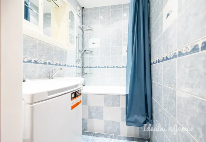 Pronájem bytu 2+kk, Praha - Petrovice, Lessnerova, 43 m2