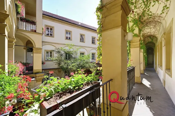 Pronájem kanceláře, Praha - Hradčany, Loretánské náměstí, 28 m2