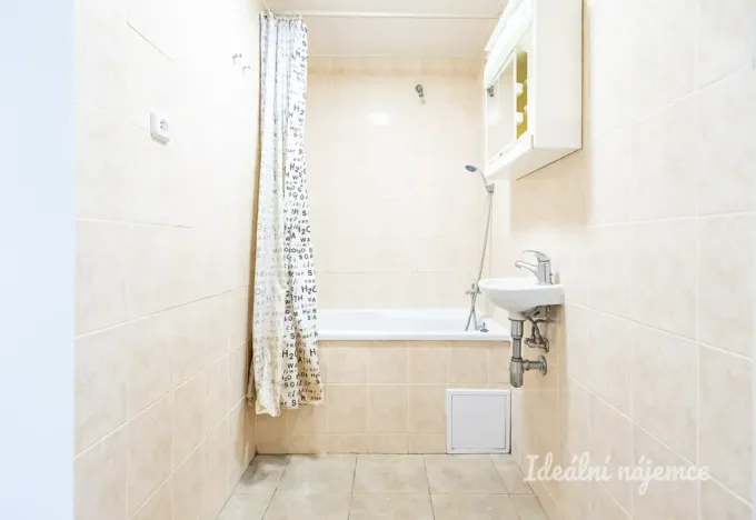 Pronájem bytu 1+kk, Praha - Troja, Lešenská, 26 m2