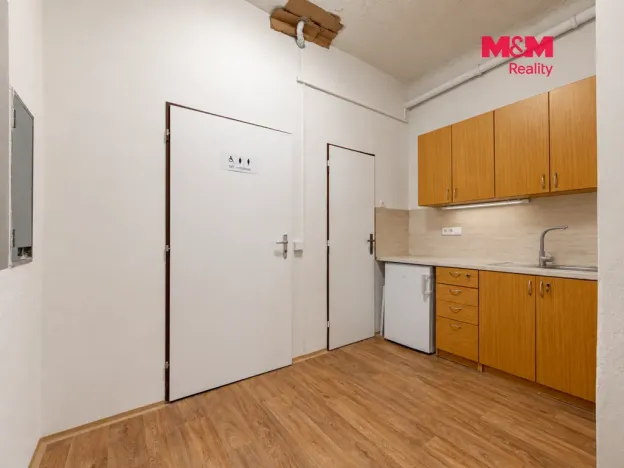 Pronájem obchodního prostoru, Votice, Komenského nám., 120 m2