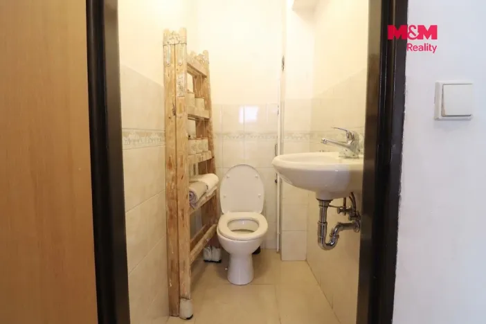 Pronájem obchodního prostoru, Karlovy Vary, Varšavská, 65 m2