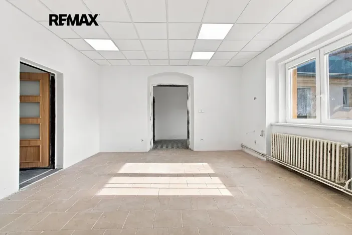 Pronájem obchodního prostoru, Přeštice, Masarykovo nám., 171 m2