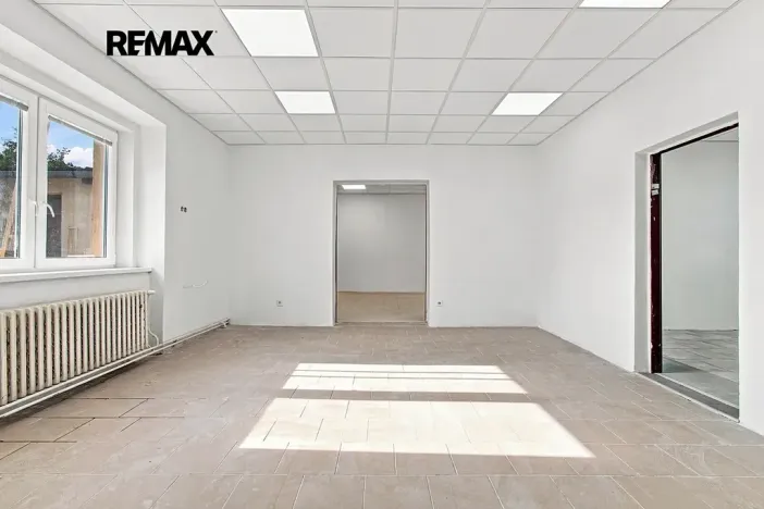 Pronájem obchodního prostoru, Přeštice, Masarykovo nám., 171 m2