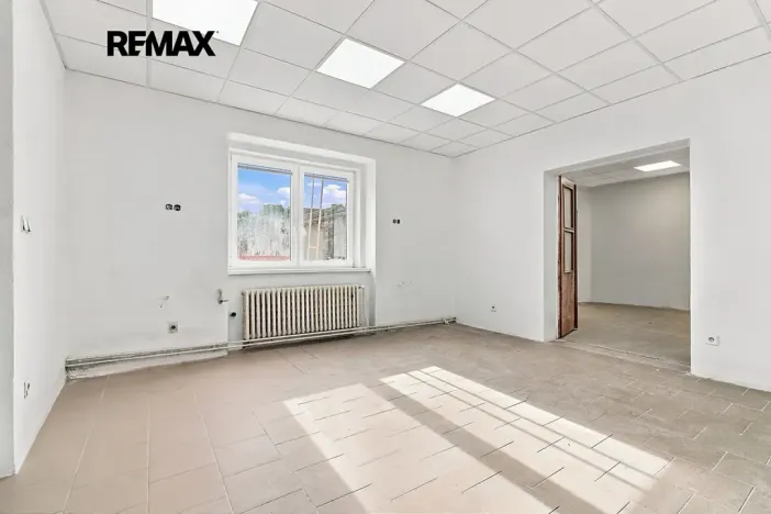 Pronájem obchodního prostoru, Přeštice, Masarykovo nám., 171 m2
