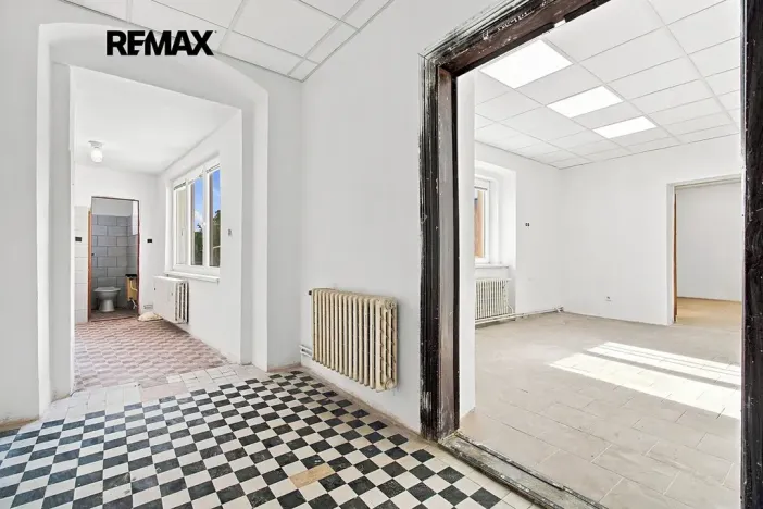 Pronájem obchodního prostoru, Přeštice, Masarykovo nám., 171 m2