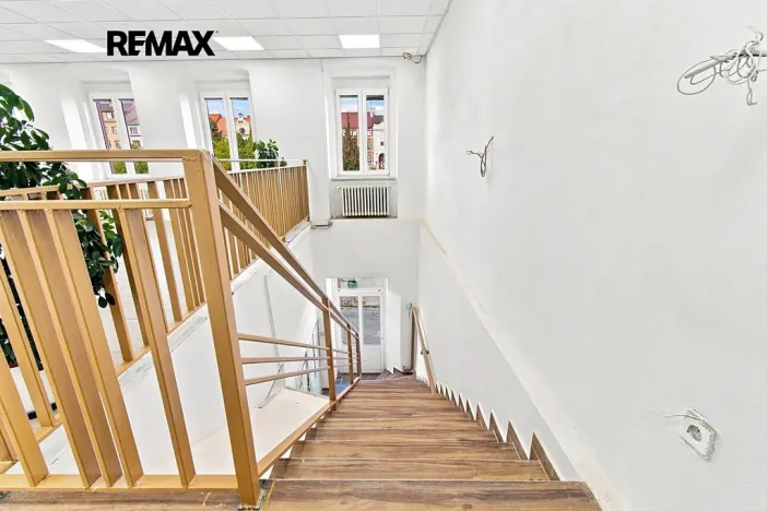 Pronájem obchodního prostoru, Přeštice, Masarykovo nám., 171 m2