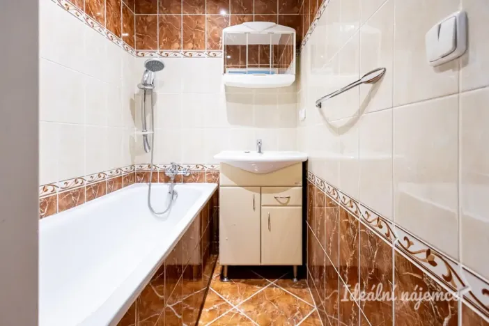 Pronájem bytu 2+kk, Praha - Komořany, Na Komořsku, 45 m2