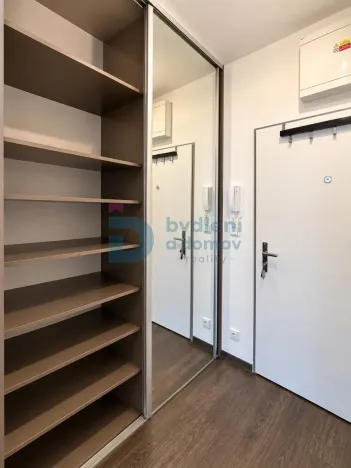 Pronájem bytu 2+kk, Olomouc - Hodolany, Nezvalova, 46 m2