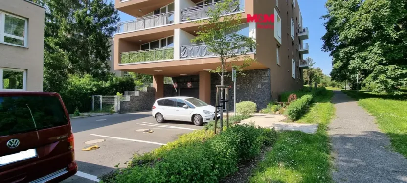 Prodej garážového stání, Praha, V jehličí, 12 m2