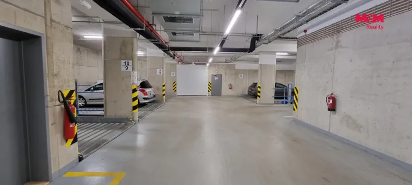 Prodej garážového stání, Praha, V jehličí, 12 m2