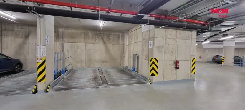 Prodej garážového stání, Praha, V jehličí, 12 m2