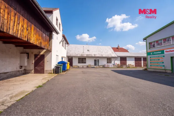 Pronájem obchodního prostoru, Křinec, Náměstí, 439 m2