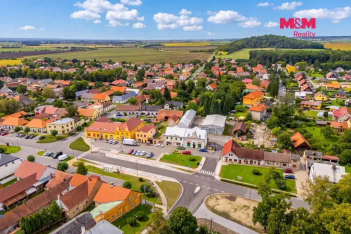 Pronájem obchodního prostoru, Křinec, Náměstí, 439 m2