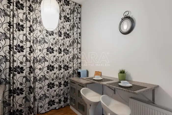 Pronájem bytu 1+kk, Praha - Nové Město, Růžová, 39 m2