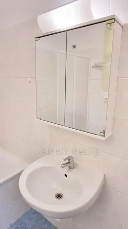 Pronájem bytu 1+1, Praha - Troja, Olštýnská, 37 m2