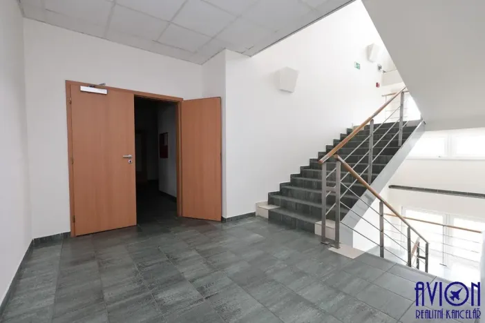 Pronájem kanceláře, Praha - Modřany, Mezi vodami, 400 m2