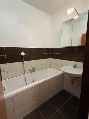 Pronájem bytu 2+1, Praha - Michle, Nuselská, 55 m2