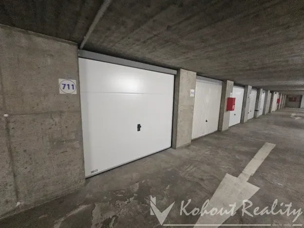 Pronájem garáže, Praha - Strašnice, Štěchovická, 16 m2