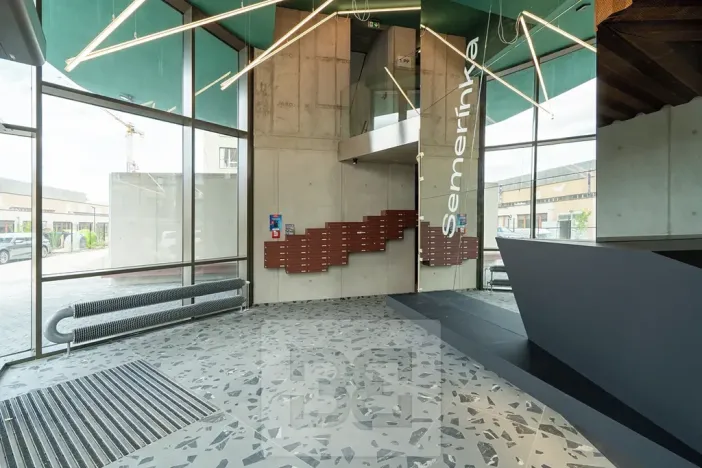 Pronájem garážového stání, Praha - Radlice, U Komína, 15 m2