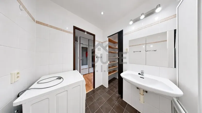 Prodej bytu 2+1, Praha - Černý Most, Cíglerova, 65 m2