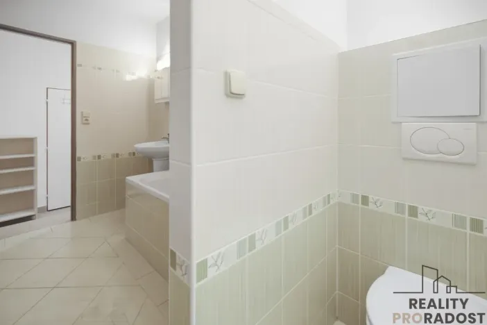 Pronájem bytu 2+kk, Pardubice, Pernerova, 55 m2