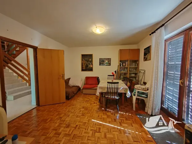 Prodej vícegeneračního domu, Njivice, Chorvatsko, 130 m2