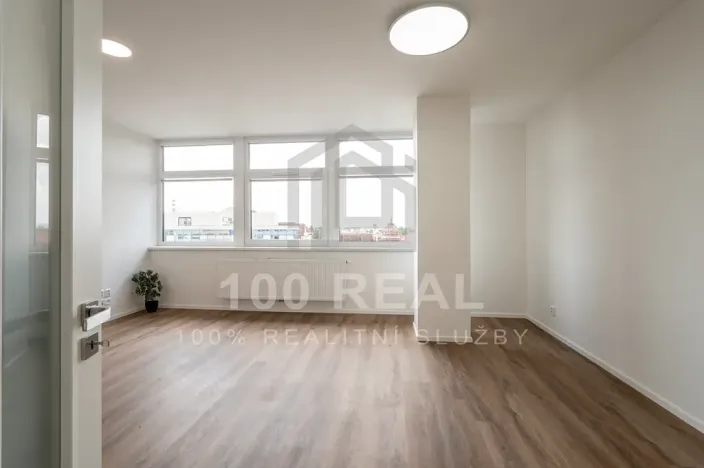 Pronájem bytu 1+kk, Pardubice, třída Míru, 37 m2