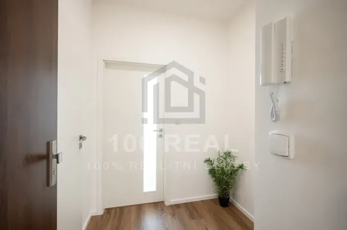 Pronájem bytu 1+kk, Pardubice, třída Míru, 37 m2