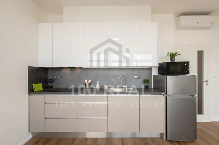 Pronájem bytu 1+kk, Pardubice, třída Míru, 37 m2
