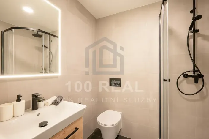 Pronájem bytu 1+kk, Pardubice, třída Míru, 37 m2