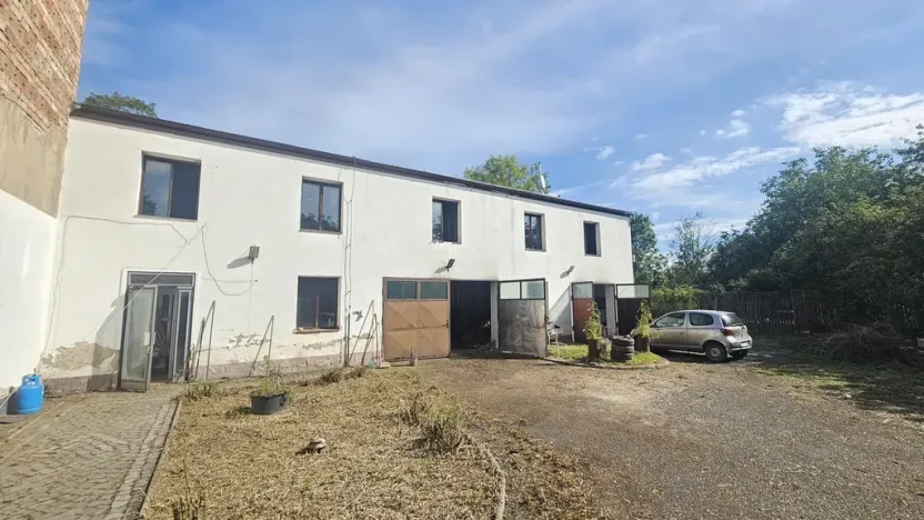 Prodej výrobních prostor, Býčkovice - Velký Újezd, 700 m2