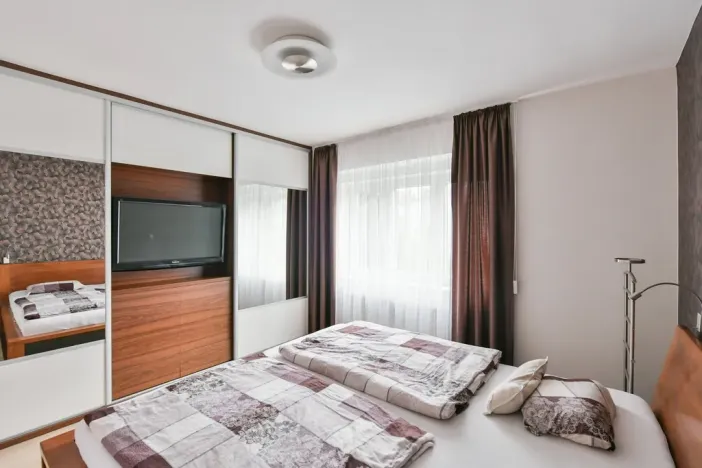 Pronájem bytu 2+1, Praha - Bubeneč, Národní obrany, 74 m2