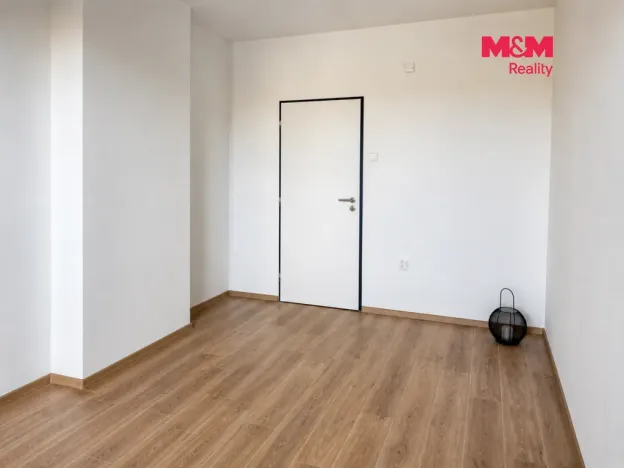 Pronájem bytu 1+1, Pardubice - Zelené Předměstí, Benešovo náměstí, 39 m2